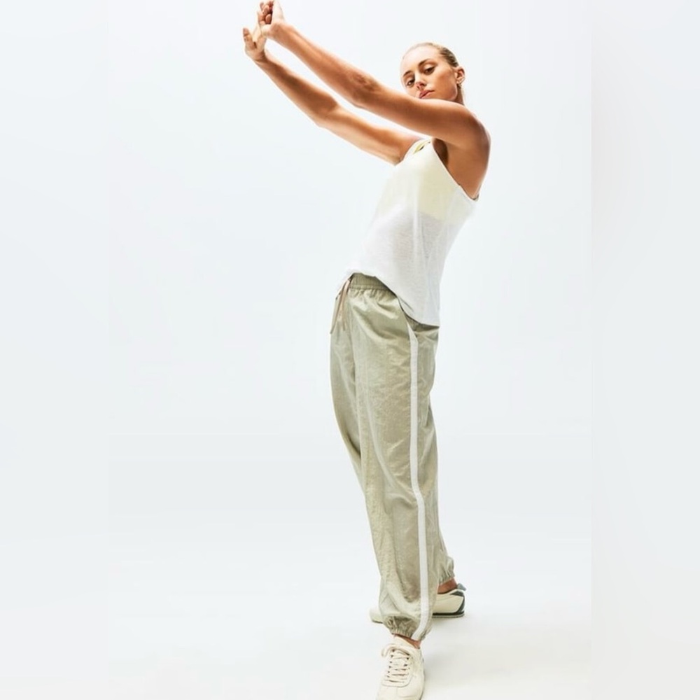 NWT-Athleta Daybreak Parachute Pant, Small Petite